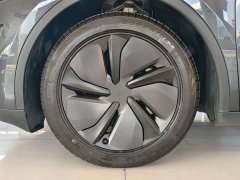 Tesla Model Y Rear-Wheel Drive - ფოტო 11