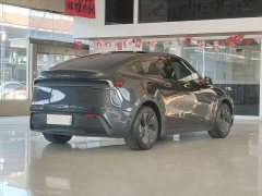 Tesla Model Y Rear-Wheel Drive - ფოტო 4