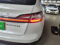 Lincoln Explorer 2.0T AWD Premium - ფოტო 8