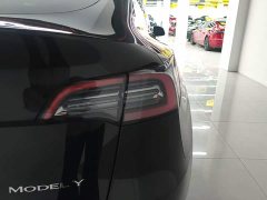 Tesla Model Y Standard Range RWD - ფოტო 8
