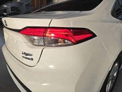 Toyota Corolla Hybrid 1.8H E-CVT Luxury - ფოტო 8