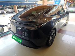 Tesla Model Y Rear-Wheel Drive - ფოტო 7