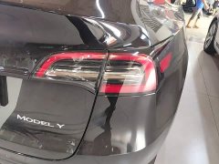 Tesla Model Y Long Range All-Wheel Drive - ფოტო 8