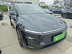 Tesla Model Y Rear-Wheel Drive - ფოტო 4