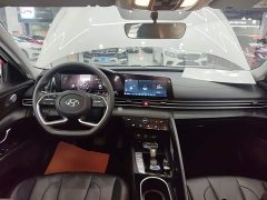 Hyundai Elantra 1.5L CVT GLX Elite - ფოტო 10