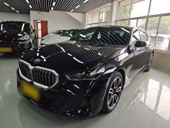 BMW 5 Series 525Li M Sport Package - ფოტო 1