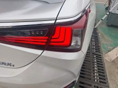 Lexus ES 2020 300h Premium Edition - ფოტო 8