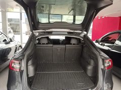Tesla Model Y Rear-Wheel Drive - ფოტო 19