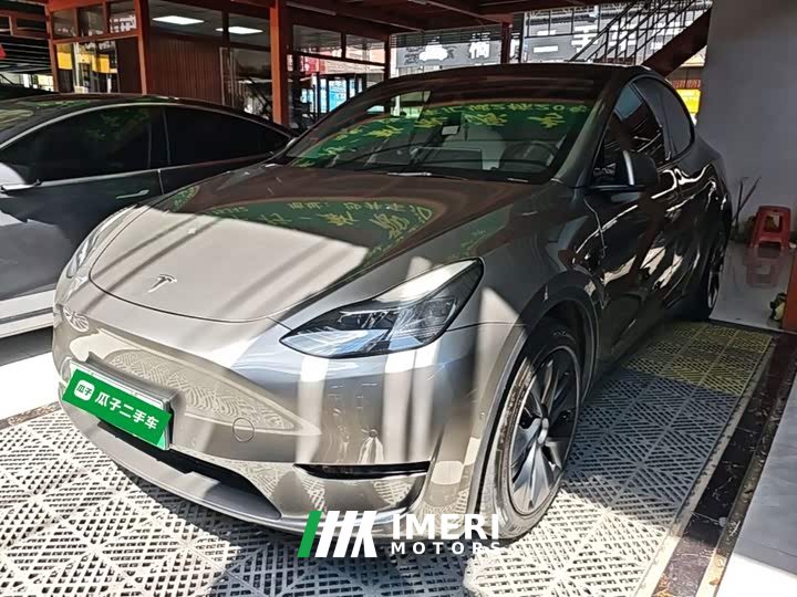 Tesla Model Y Long Range All-Wheel Drive