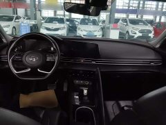 Hyundai Elantra 1.5L CVT Luxury - ფოტო 10