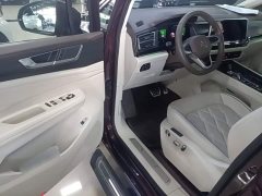 Volkswagen Viloran 380TSI Prestige - ფოტო 16