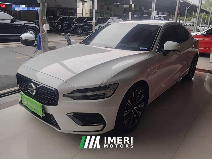 Volvo S60 B4 Smart Luxury Edition - ავტომობილი ჩინეთიდან