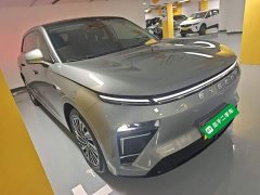 Changan Starchi ET Extended Range 200 Pro - ფოტო 4