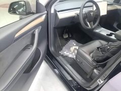 Tesla Model Y Long Range All-Wheel Drive - ფოტო 16