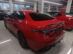 Alfa Romeo Giulia 2023 2.9T V6 520HP Quadrifoglio Edition - ფოტო 5