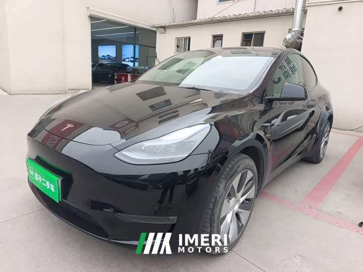 Tesla Model Y Long Range All-Wheel Drive