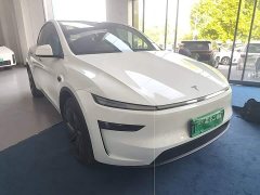 Tesla Model Y Rear-Wheel Drive - ფოტო 4