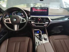 BMW 5 Series 525Li M Sport Package - ფოტო 10