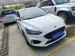 Ford Focus Hatchback EcoBoost 180 Automatic Trend - ფოტო 4