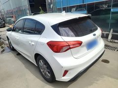 Ford Focus Hatchback EcoBoost 180 Automatic Trend - ფოტო 5