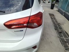 Ford Focus Hatchback EcoBoost 180 Automatic Trend - ფოტო 8
