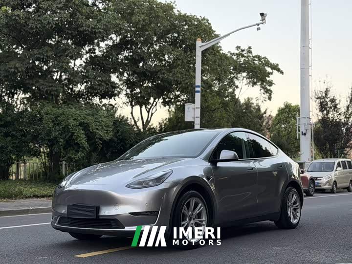Tesla Model Y Long Range All-Wheel Drive