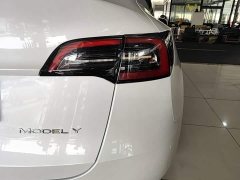 Tesla Model Y Long Range All-Wheel Drive - ფოტო 8