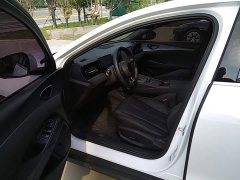 BYD Dolphin 06 DM-i Smart Drive 120KM Deluxe - ფოტო 16