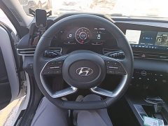 Hyundai Elantra 1.5L CVT Luxury - ფოტო 11