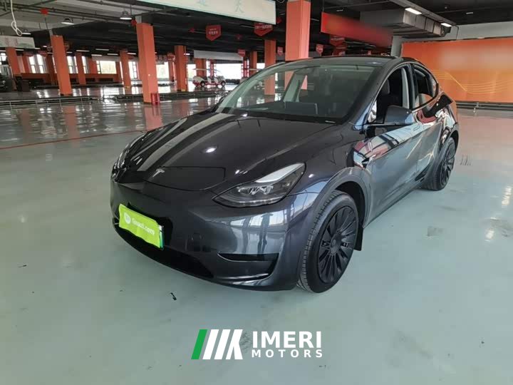 Tesla Model Y Rear-Wheel Drive