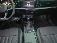 Volkswagen Passat Outstanding Edition 330TSI Elite - ფოტო 14