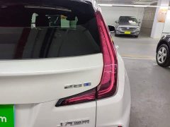 Cadillac XT4 28T FWD Luxury - ფოტო 8