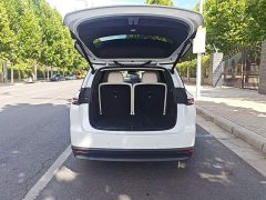 Li Auto i8 Standard Edition - ფოტო 19