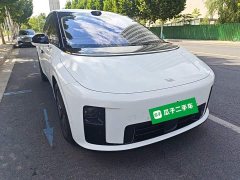 Li Auto i8 Standard Edition - ფოტო 4