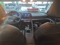Hyundai Elantra 1.5L CVT GLX Elite - ფოტო 10