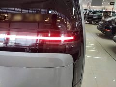 Li Auto Li Xiang MEGA Ultra - ფოტო 8