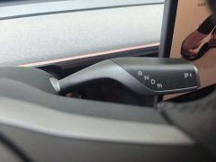 Tesla Model Y Rear-Wheel Drive - ფოტო 14