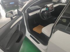 Tesla Model Y Rear-Wheel Drive - ფოტო 16