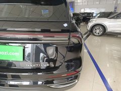Lincoln Navigator 2025 2.0T AWD Prestige - ფოტო 8