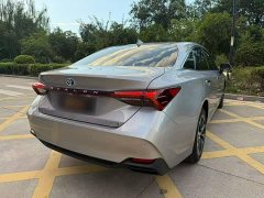 Toyota Avalon Hybrid 2.5L Luxury - ფოტო 16
