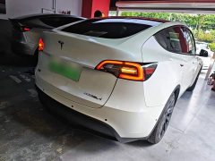 Tesla Model Y Standard Range RWD - ფოტო 7