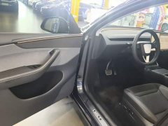 Tesla Model Y Rear-Wheel Drive - ფოტო 16