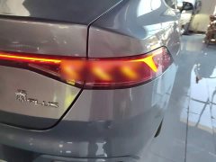 BYD Qin PLUS Glory Edition DM-i 55KM Leading - ფოტო 8