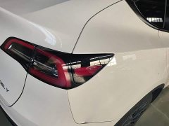 Tesla Model Y Rear-Wheel Drive - ფოტო 8