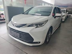 Toyota Sienna 2.5L Hybrid FWD Comfort - ფოტო 1