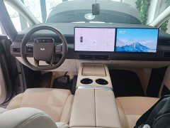 Li Auto Li Xiang MEGA Ultra - ფოტო 10