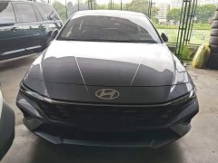 Hyundai Elantra 2023 1.5L CVT Luxury - ფოტო 3