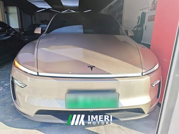 Tesla Model Y L Long Range All-Wheel Drive
