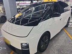 Li Auto MEGA Home Family Edition - ფოტო 1