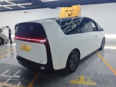 Li Auto MEGA Home Family Edition - ფოტო 7